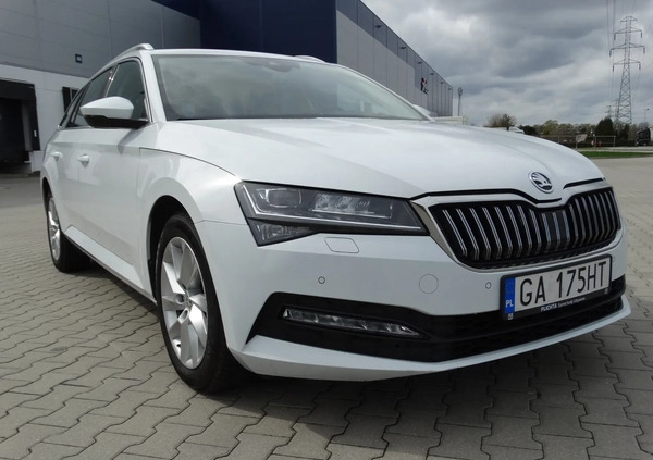 Skoda Superb cena 109000 przebieg: 79000, rok produkcji 2021 z Gdynia małe 154